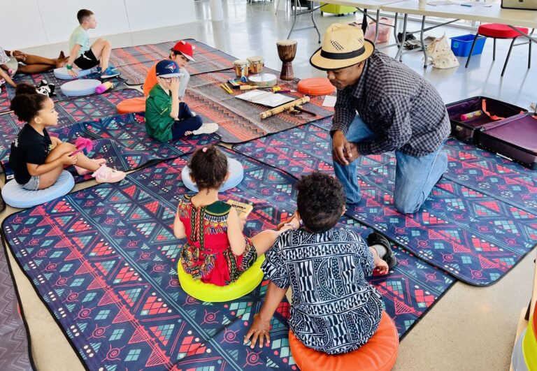 À la découverte des instruments du monde – Les petits ménestrels